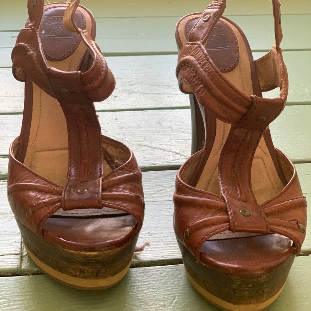FRYE HEELS SIZE 8